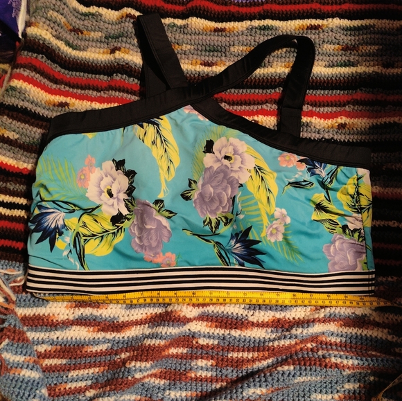 🔶Cacique size 28 swim top - Picture 1 of 4